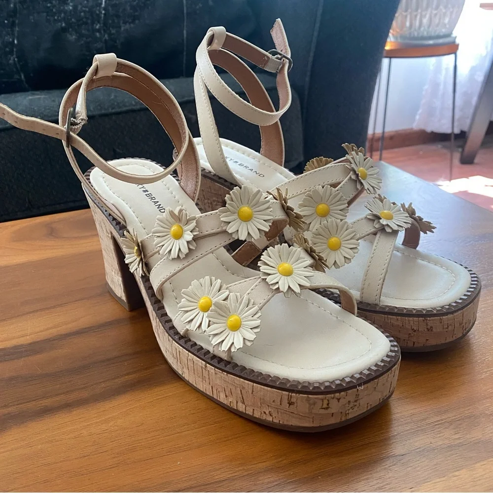 Lucky Brand daisy sandals - Picture 5 of 5
